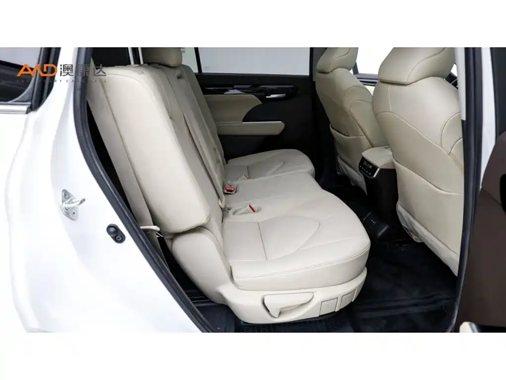 Toyota Highlander 2023 — фото 8
