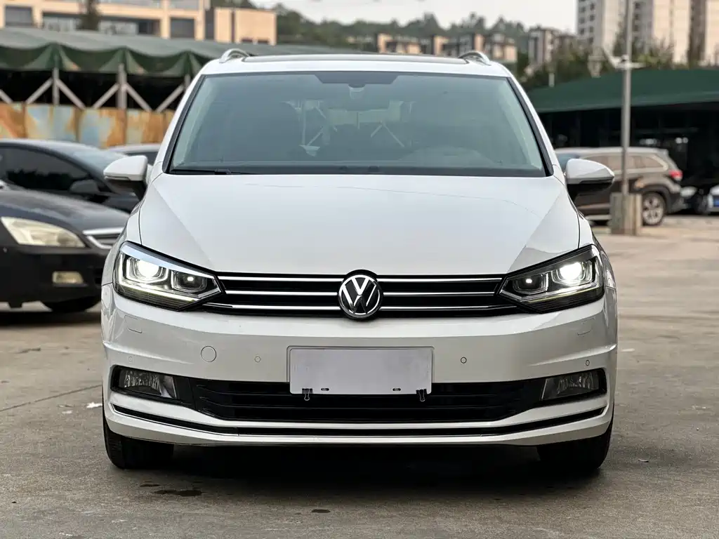 Volkswagen Touran 2017 — фото 3