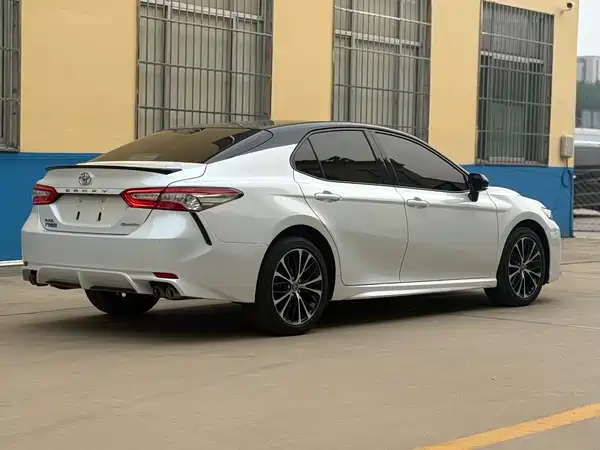 Toyota Camry 2019