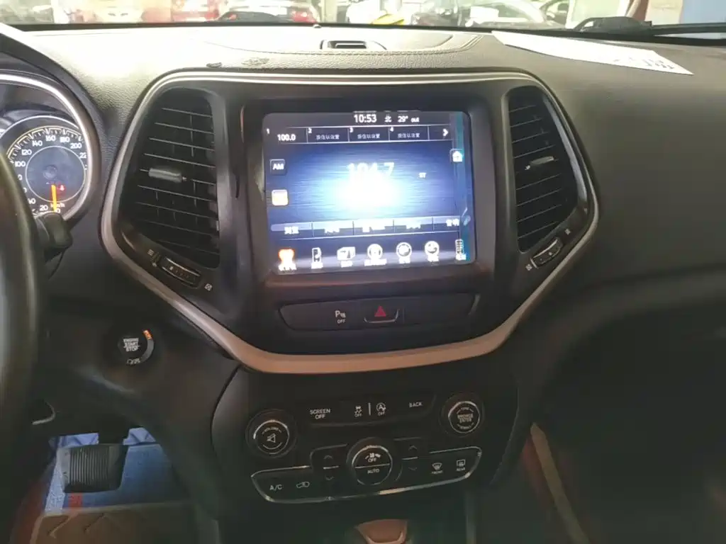Jeep Cherokee 2017 — фото 13