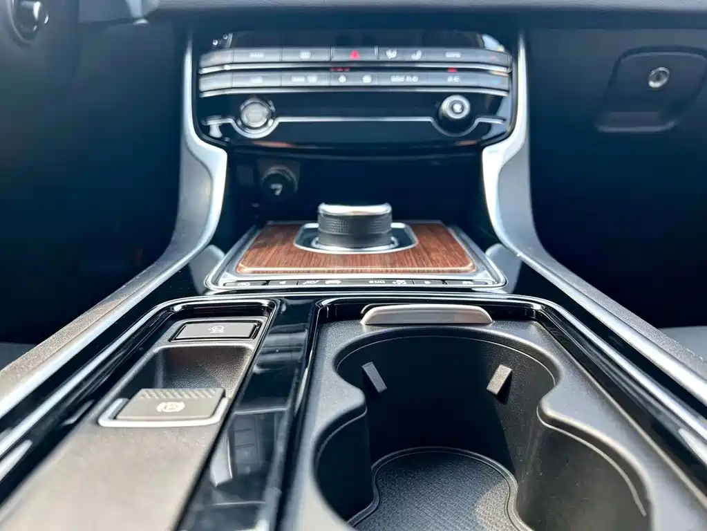 Jaguar XFL 2018 — фото 14