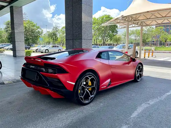 Lamborghini Huracan 2021