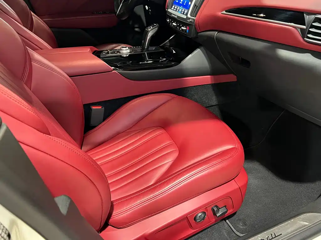 Maserati Levante 2020 — фото 24