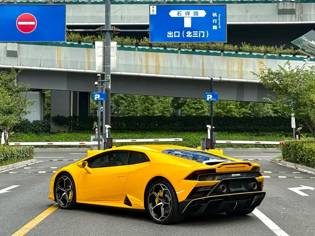 Lamborghini Huracan 2023 — фото 9