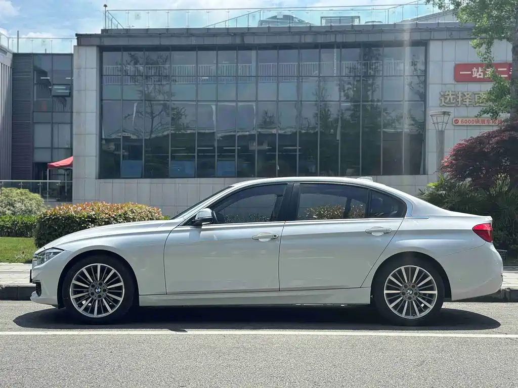 BMW 3 Series 2019 — фото 12