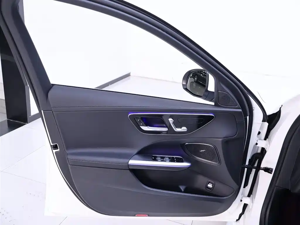Mercedes-Benz C-Class 2024 — фото 17