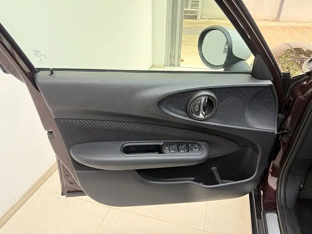 MINI Clubman 2017 — фото 12