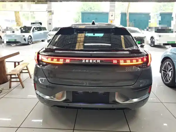 Zeekr 001 2023