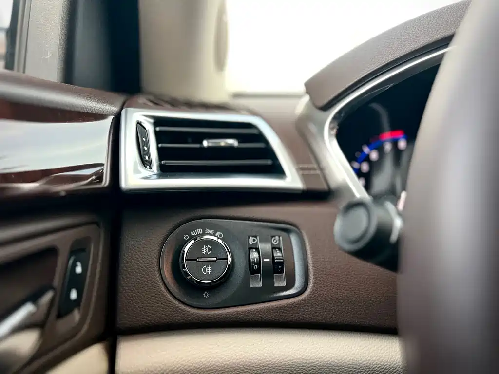 Cadillac SRX 2013 — фото 20