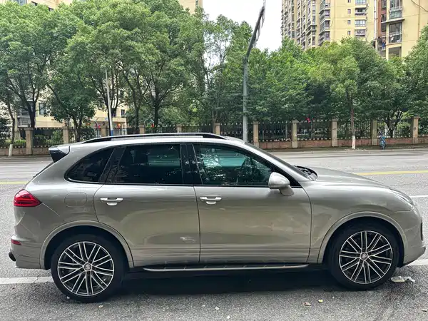 Porsche Cayenne 2011