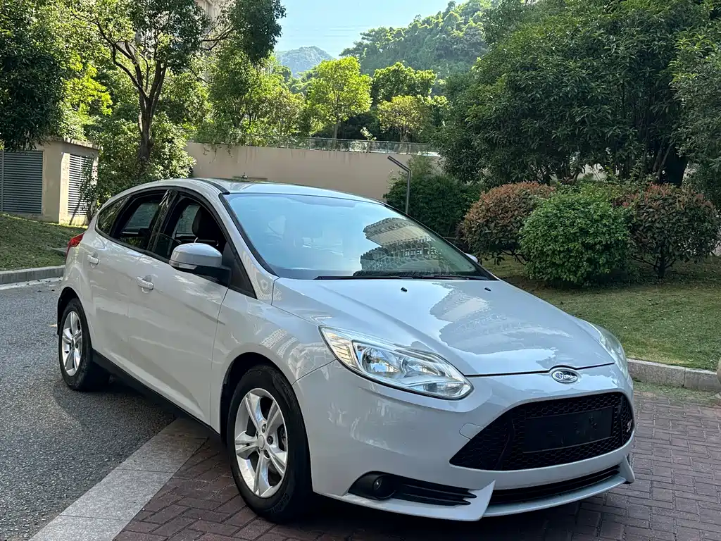 Ford Focus 2015 — фото 3