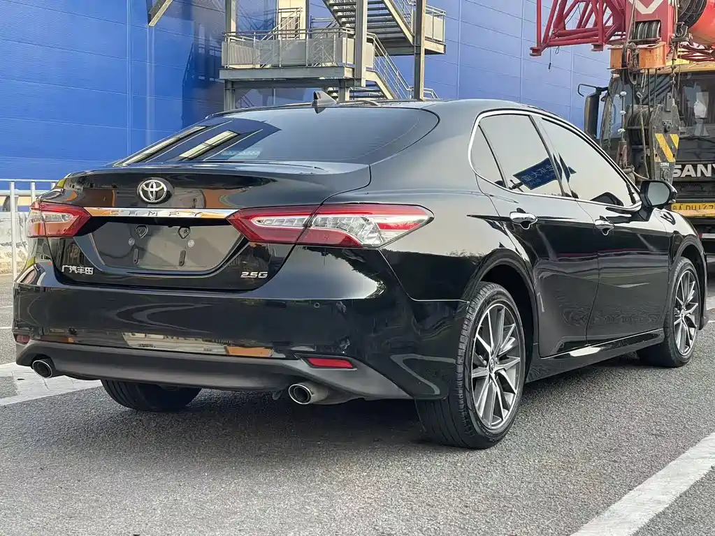 Toyota Camry 2023 — фото 13