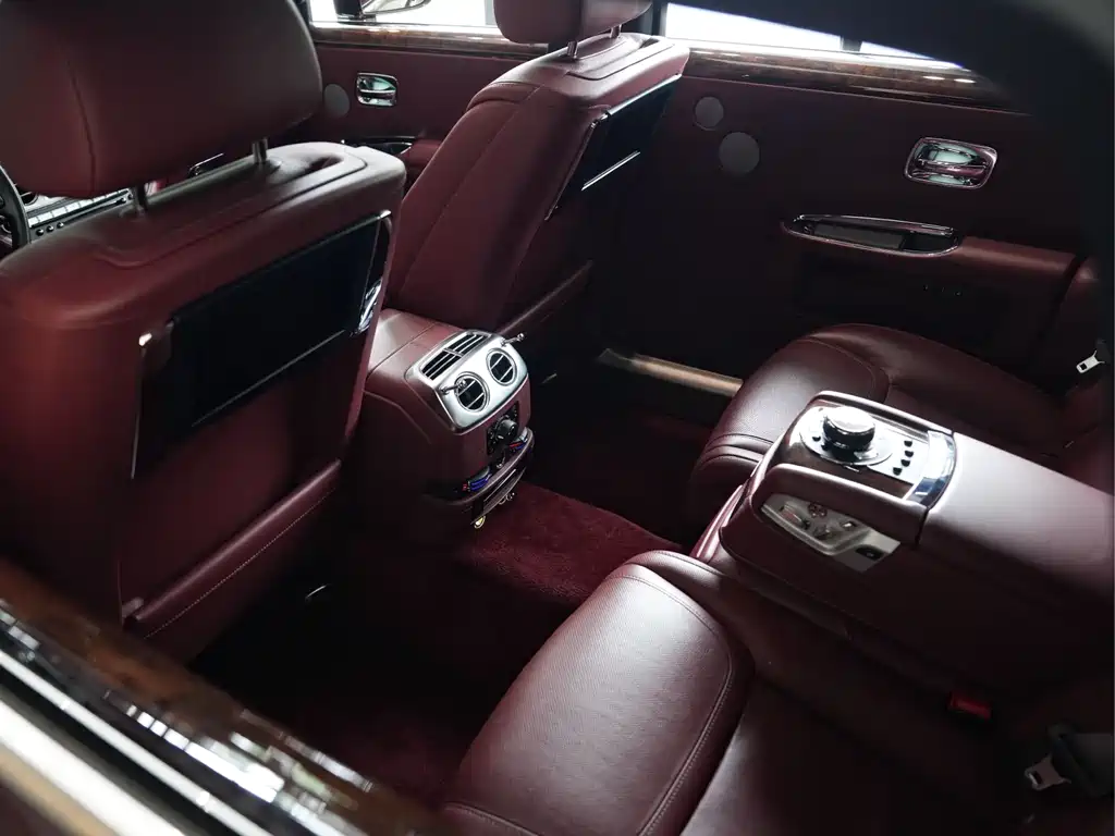 Rolls-Royce Ghost 2020 — фото 15