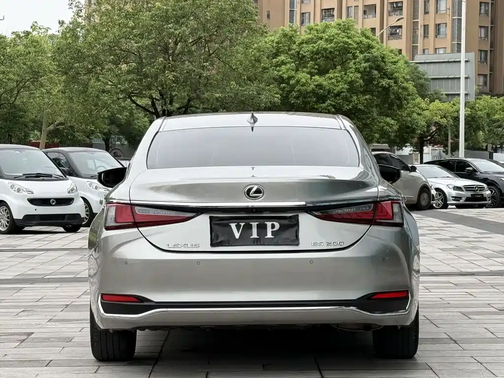 Lexus ES 2023