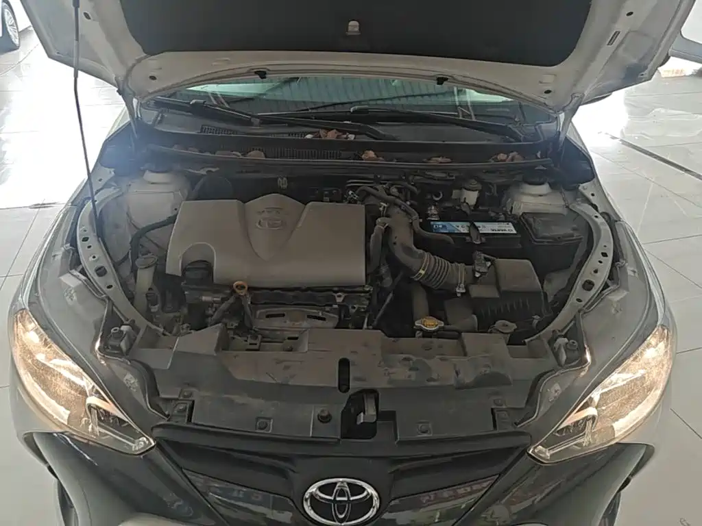 Toyota Yaris L 2017 — фото 20