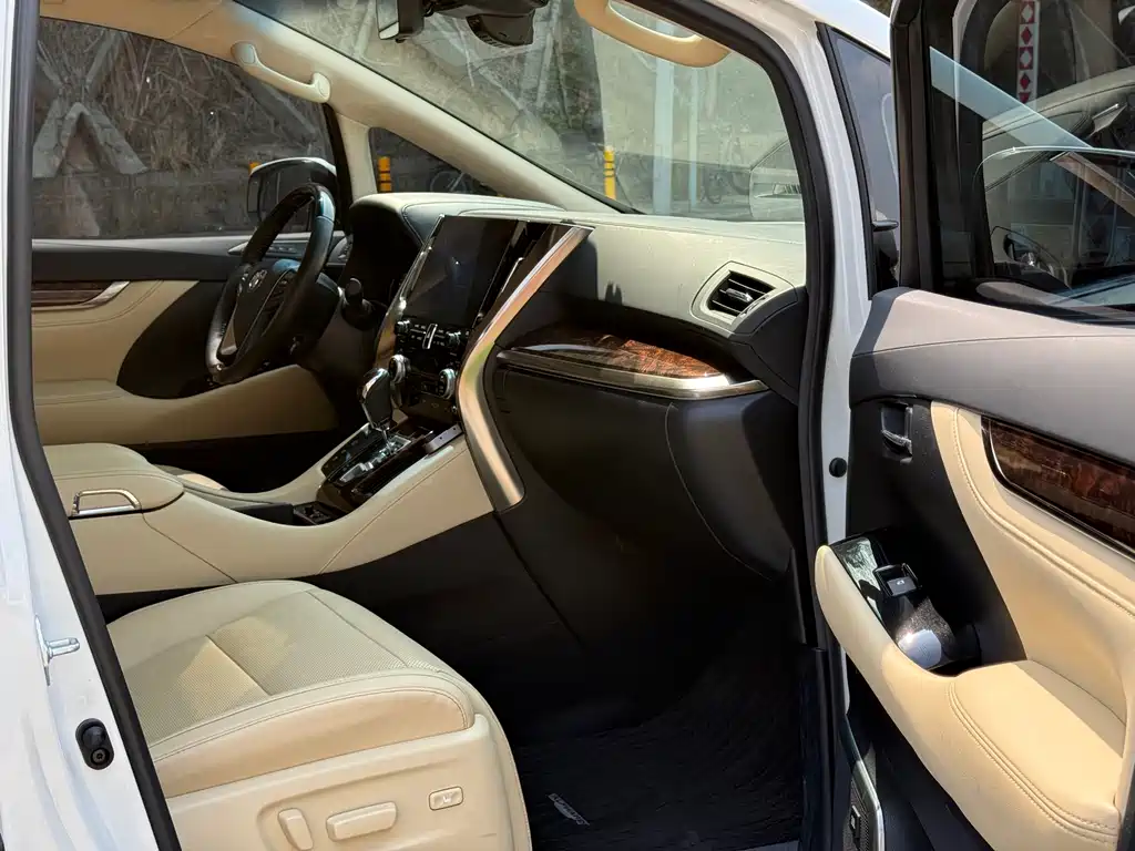 Toyota Alphard 2020 — фото 9