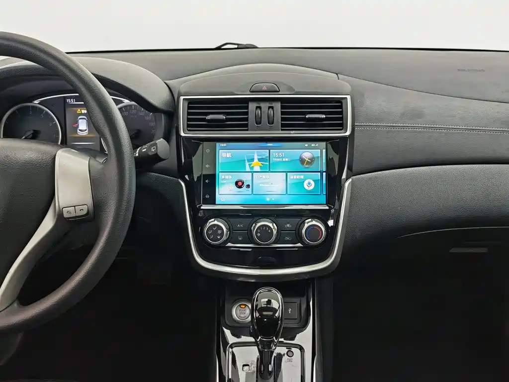Nissan Tiida 2019 — фото 12