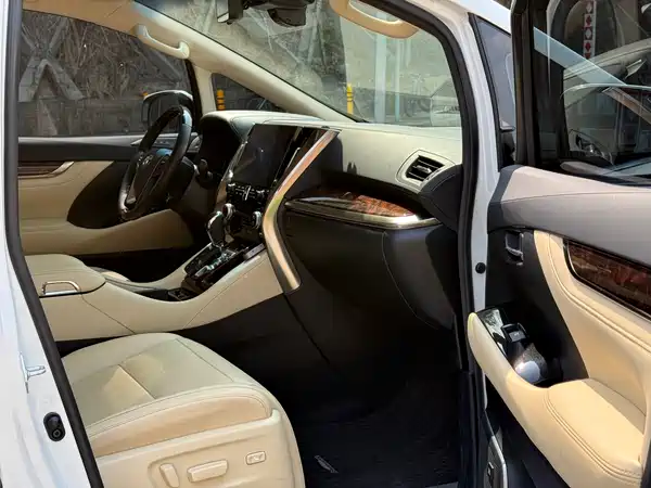 Toyota Alphard 2020