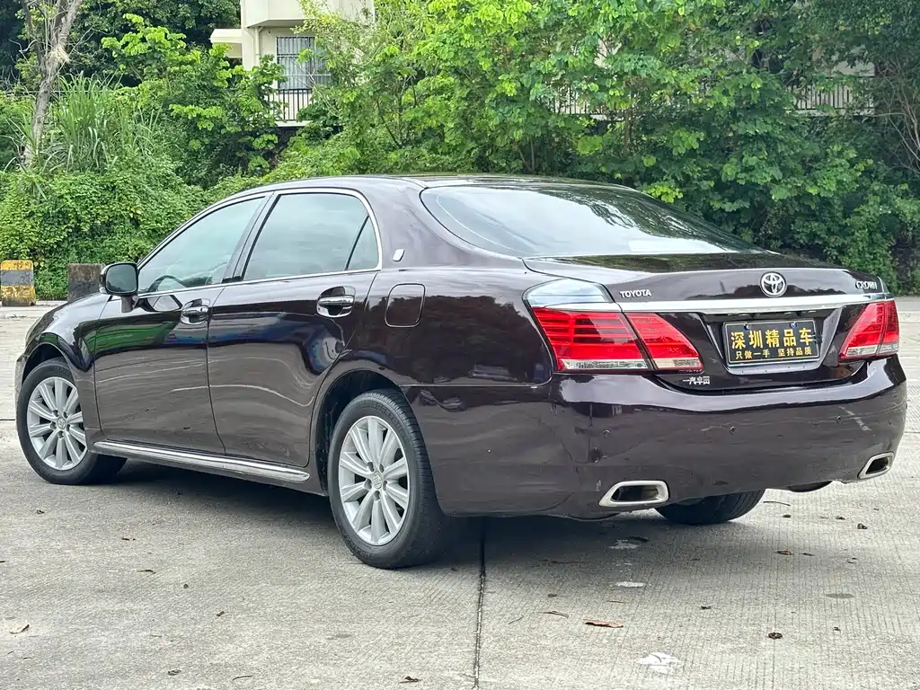 Toyota Crown 2014 — фото 4