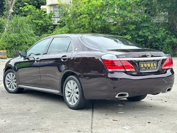 Toyota Crown 2014