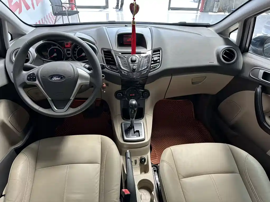 Ford Fiesta 2011 — фото 5