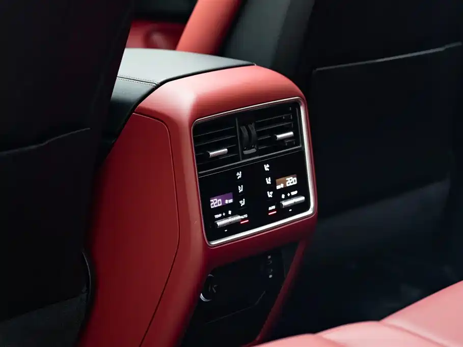 Porsche Cayenne Hybrid 2022 — фото 13
