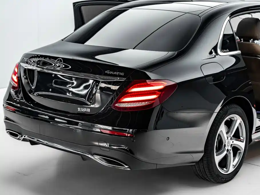 Mercedes-Benz E-Class 2020 — фото 38
