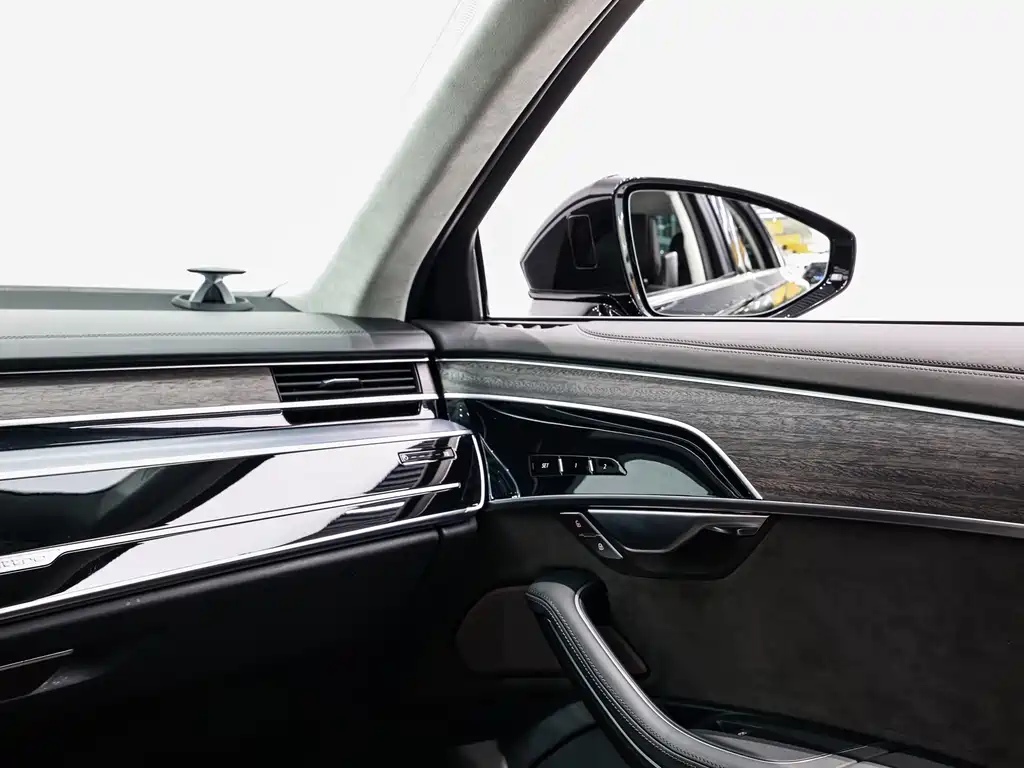 Audi A8 2022 — фото 25