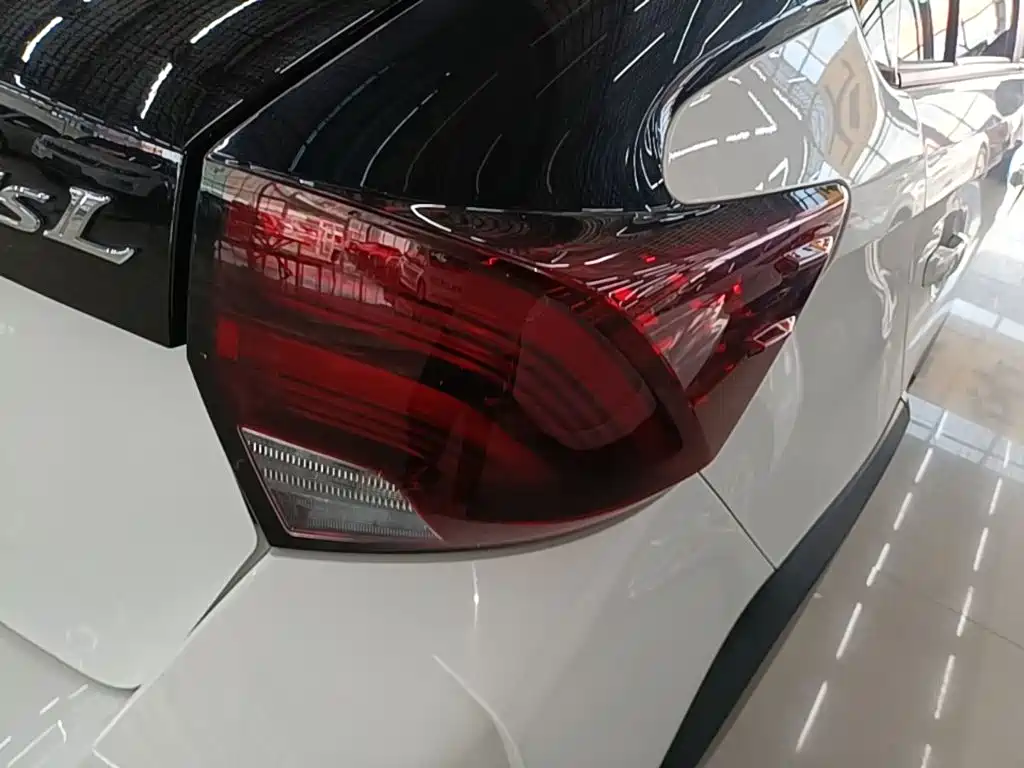 Toyota Yaris L 2022 — фото 8