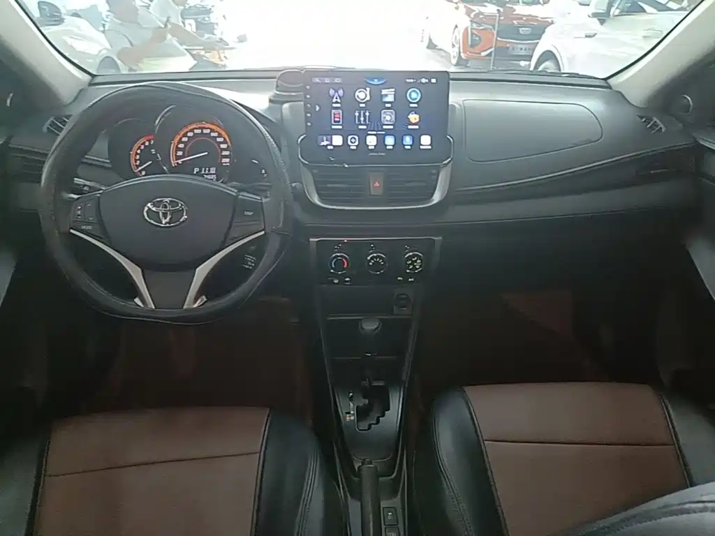Toyota Yaris L 2022 — фото 10