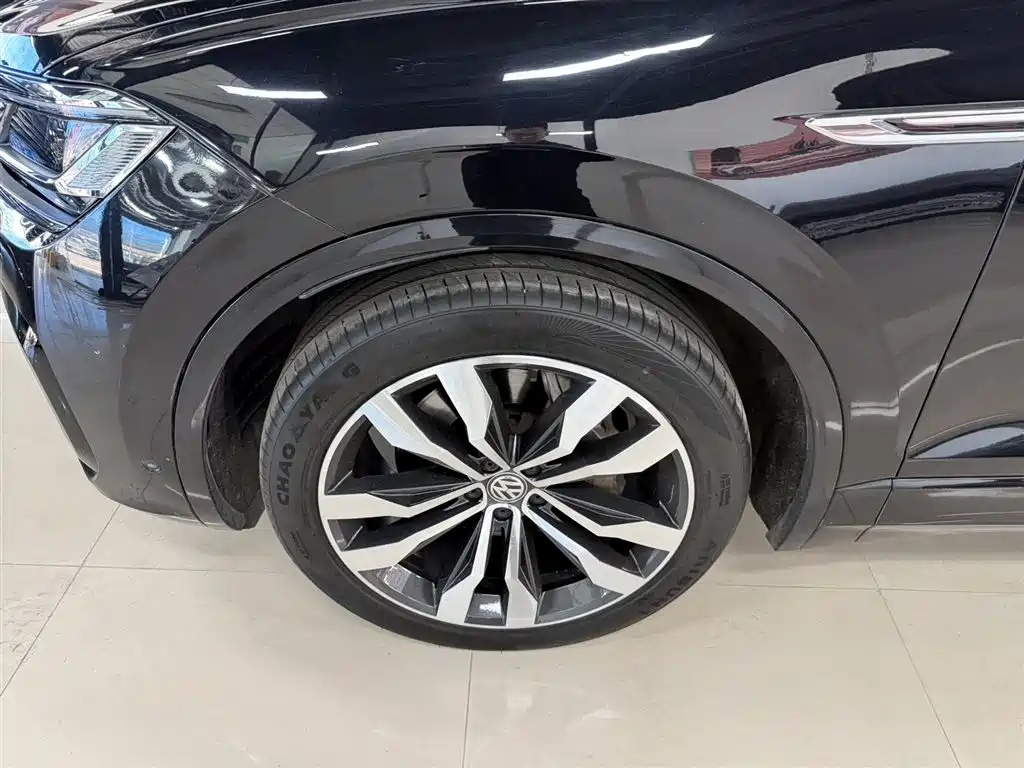 Volkswagen Touareg 2019 — фото 17