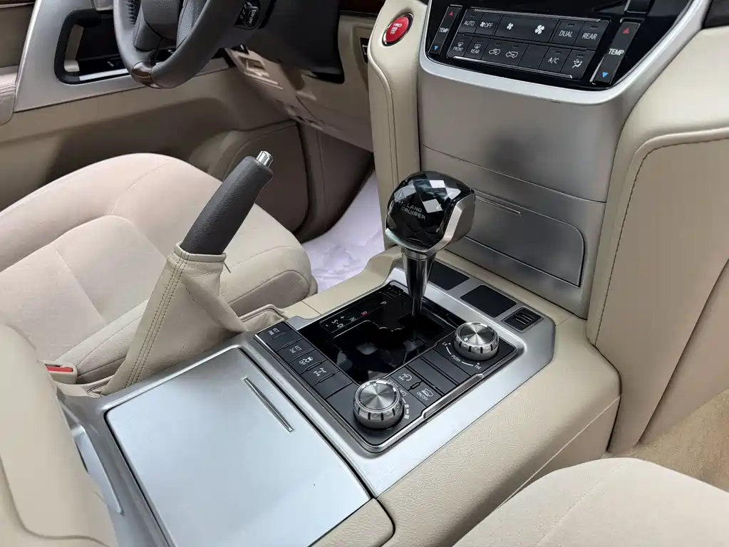 Toyota Land Cruiser 2019 — фото 10