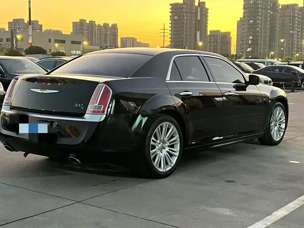 Chrysler 300C 2015 — фото 8