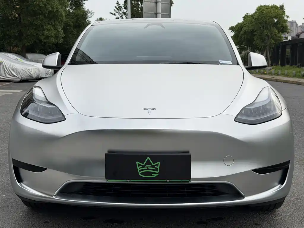 Tesla Model Y 2025 — фото 2
