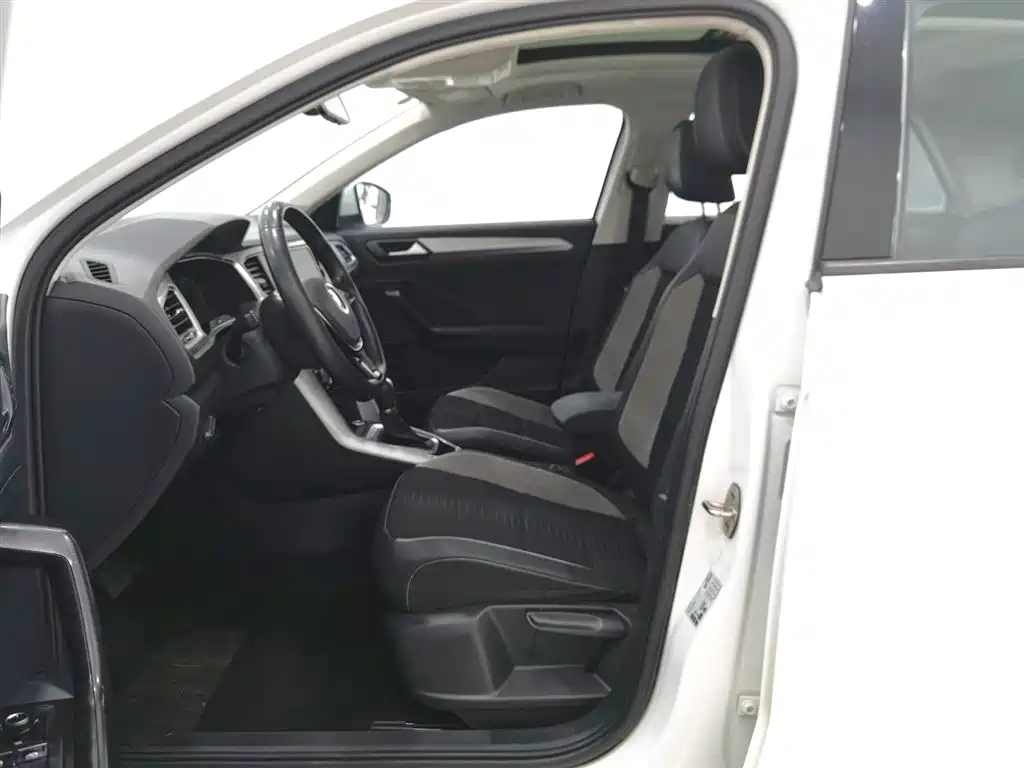 Volkswagen T-Roc 2023 — фото 10