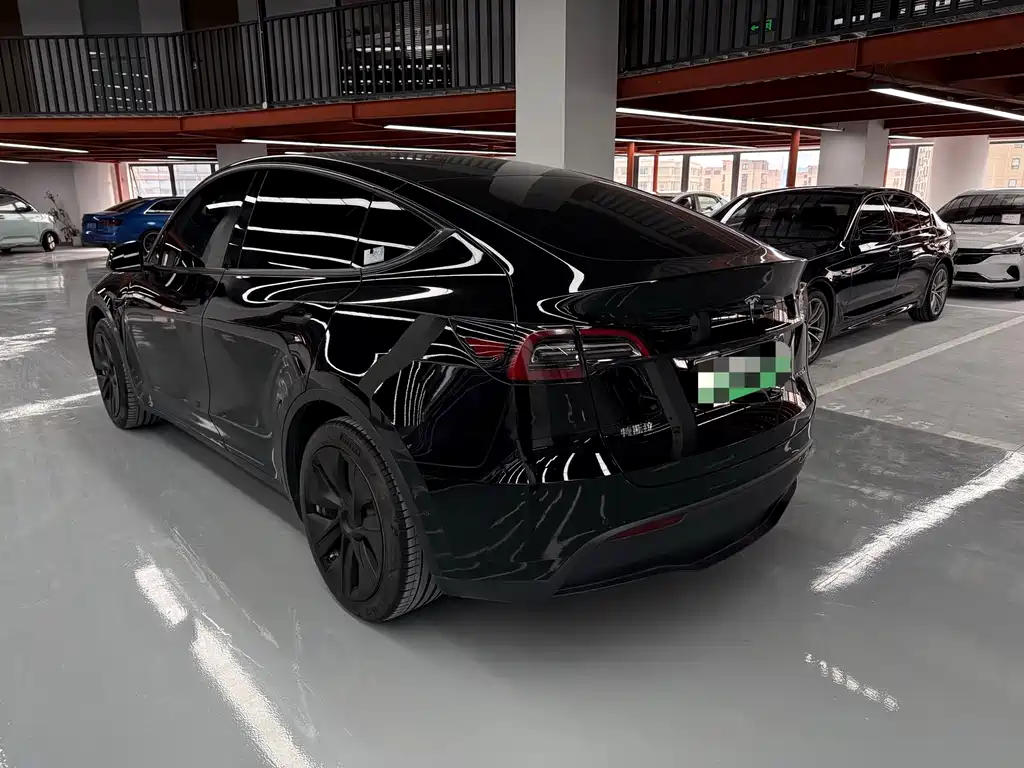 Tesla Model Y 2024 — фото 13