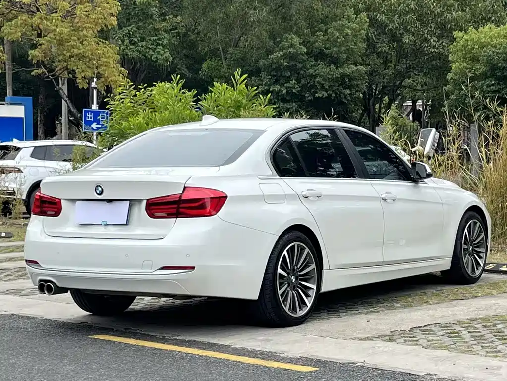 BMW 3 Series 2019 — фото 21