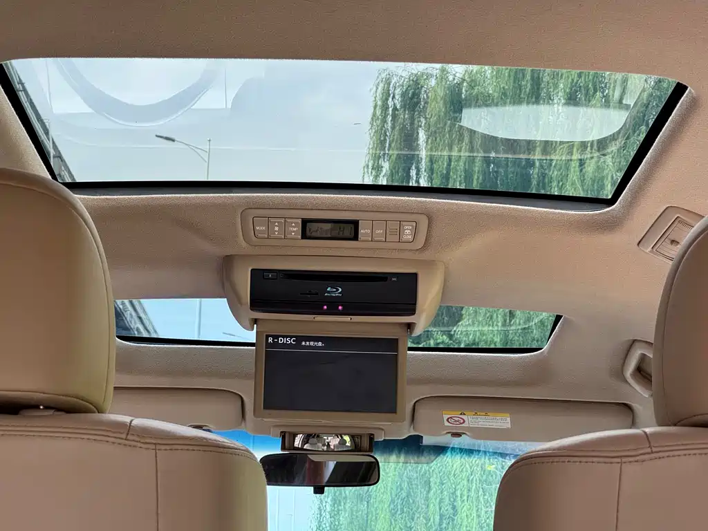 Toyota Previa 2015 — фото 19