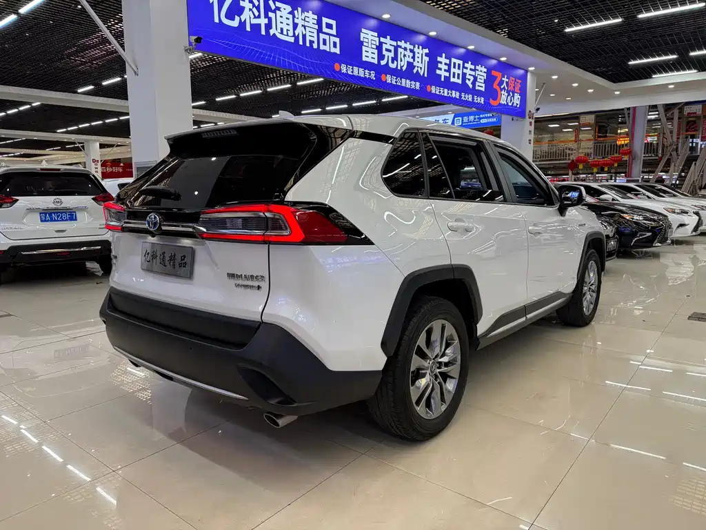 Toyota Wildlander 2022 — фото 4