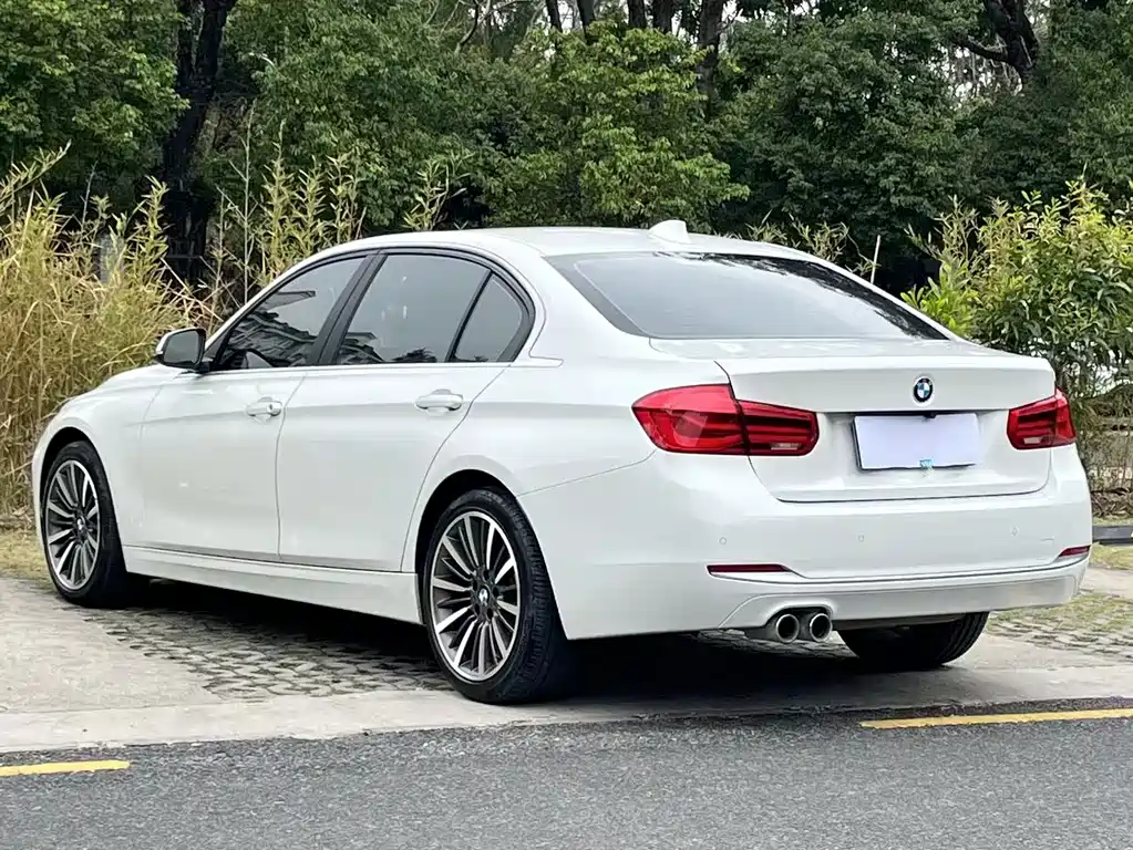 BMW 3 Series 2019 — фото 18