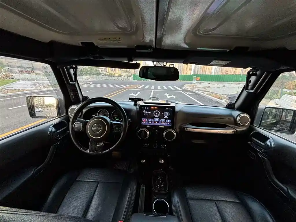 Jeep Wrangler 2013 — фото 12