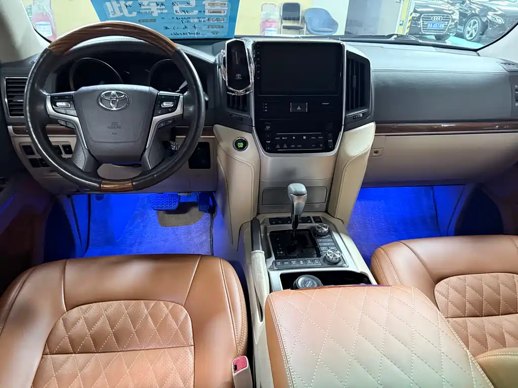 Toyota Land Cruiser 2013 — фото 12