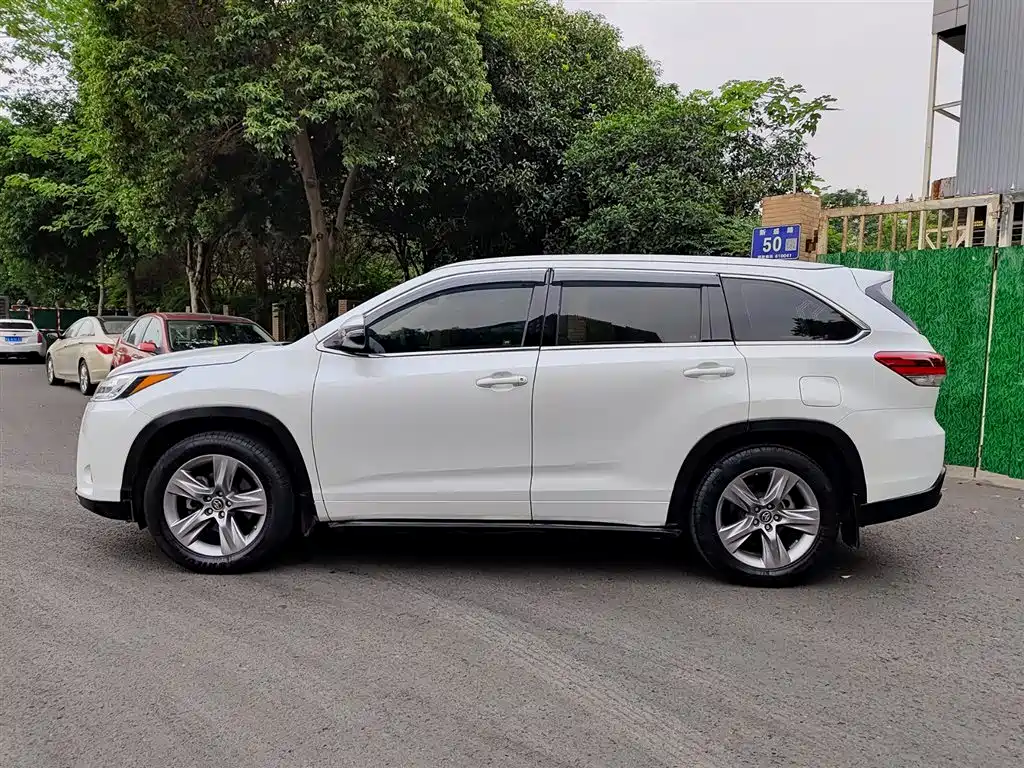 Toyota Highlander 2018 — фото 3