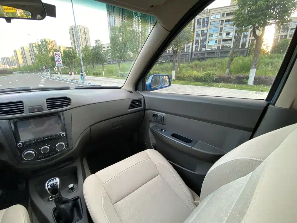 Wuling Hongguang 2014 — фото 11