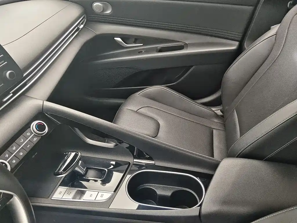 Hyundai Elantra 2022