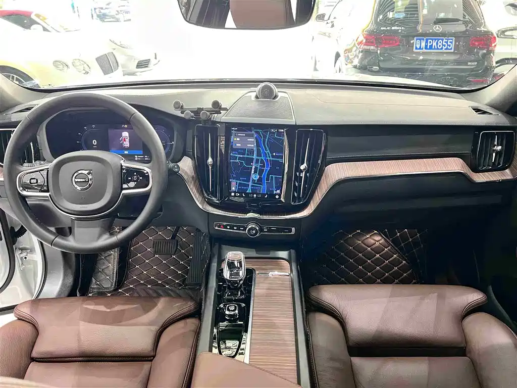 Volvo XC60 PHEV 2023 — фото 13