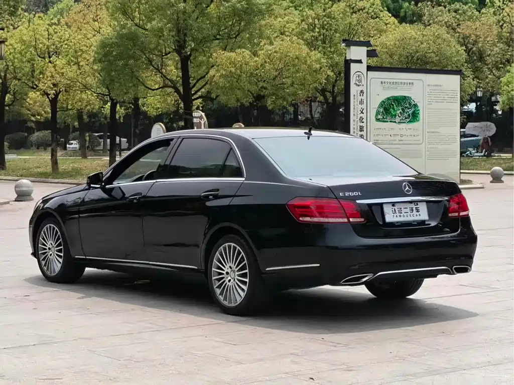Mercedes-Benz E-Class 2015 — фото 16