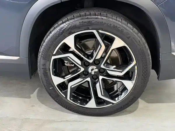 NIO ES8 2021