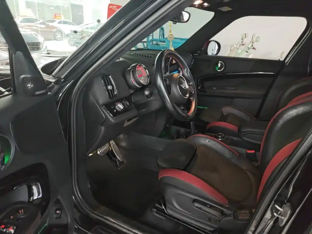 MINI JCW COUNTRYMAN 2017 — фото 16