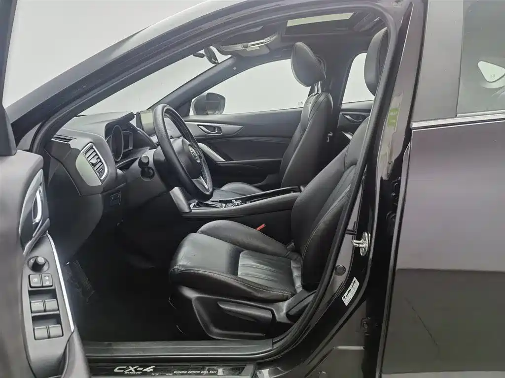 Mazda CX-4 2016 — фото 10